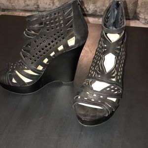 Gianni Bini black wedges